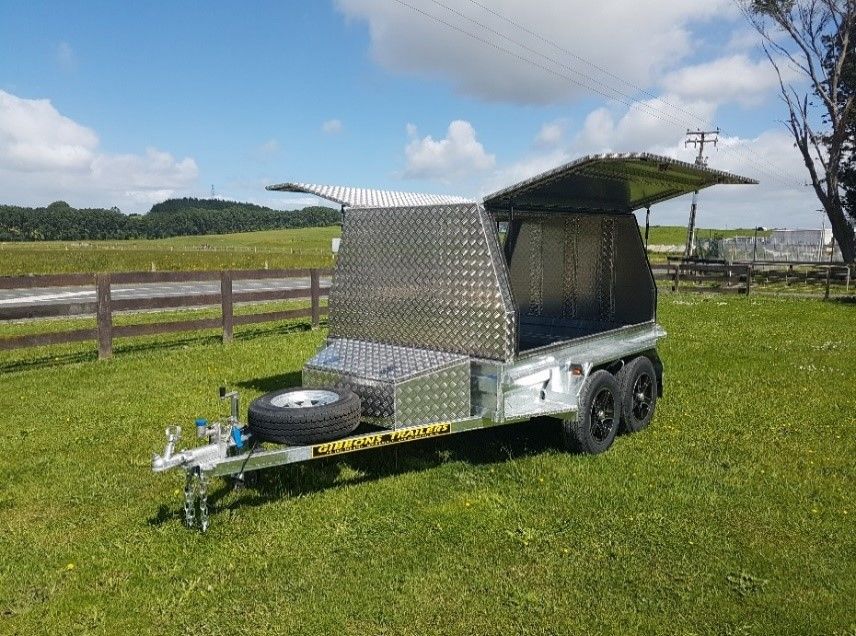 Tandem Axle Trailer with Gullwing Toolbox